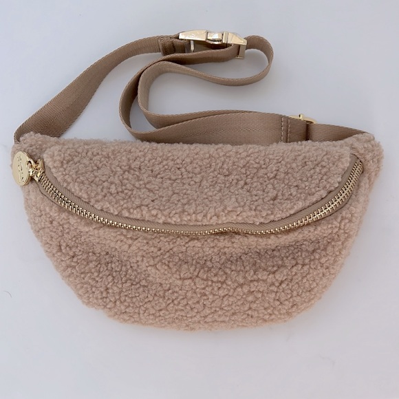 Stoney Clover Cozy Sherpa Fanny Pack Hazelnut SOLD OUT - Picture 6 of 6